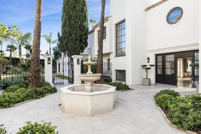 Detached Villa in Nueva Andalucía