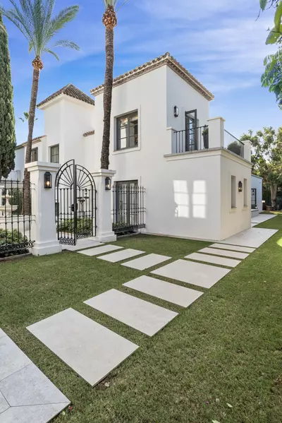 Detached Villa in Nueva Andalucía