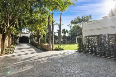 Detached Villa in Nueva Andalucía
