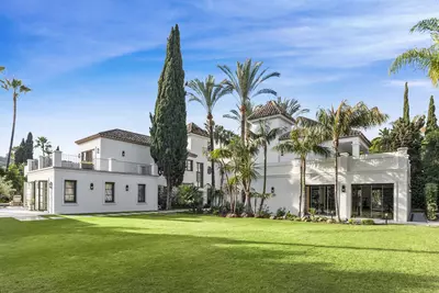 Detached Villa in Nueva Andalucía