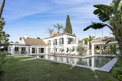 Detached Villa in Nueva Andalucía