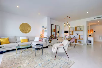 Middle Floor Apartment in Estepona