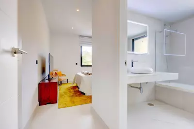 Middle Floor Apartment in Estepona