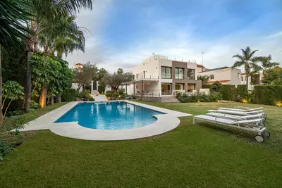 Detached Villa in Nueva Andalucía