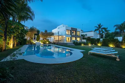 Detached Villa in Nueva Andalucía