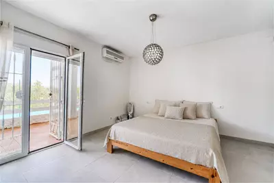 Townhouse in Casares