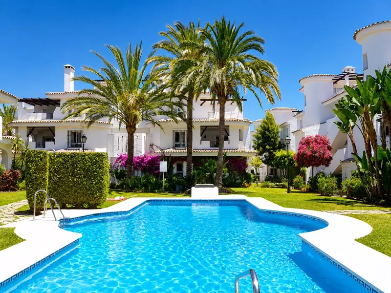 Middle Floor Apartment in Nueva Andalucía