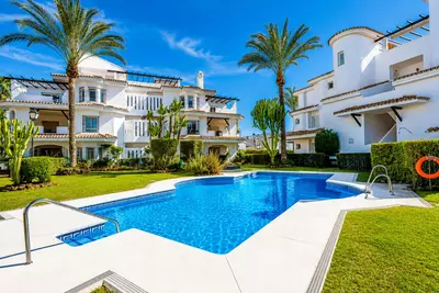 Middle Floor Apartment in Nueva Andalucía