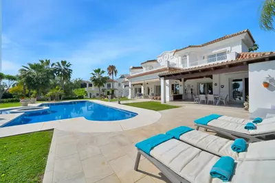 Detached Villa in Nueva Andalucía