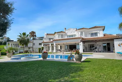 Detached Villa in Nueva Andalucía