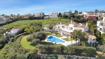 Detached Villa in Nueva Andalucía