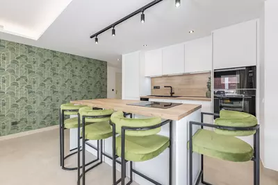 Middle Floor Apartment in Nueva Andalucía