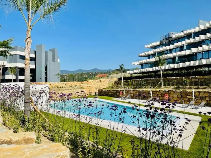 Middle Floor Apartment in Estepona