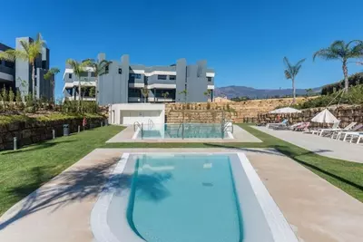 Middle Floor Apartment in Estepona