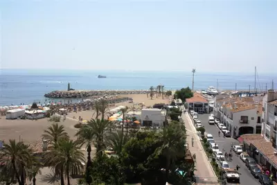 Middle Floor Apartment in Puerto Banús