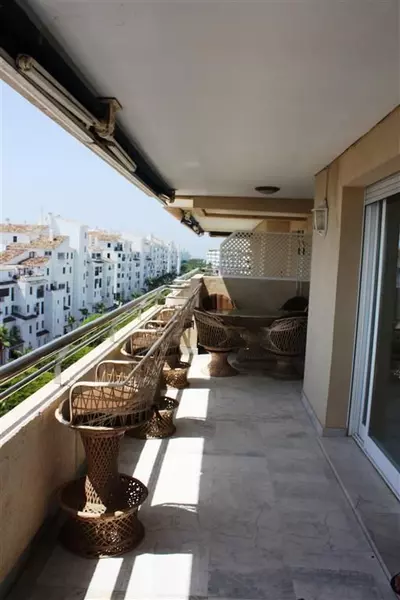 Middle Floor Apartment in Puerto Banús