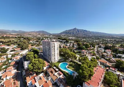 Middle Floor Apartment in Nueva Andalucía