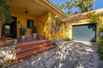 Detached Villa in El Paraiso