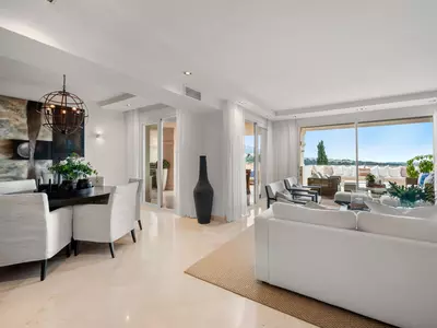 Middle Floor Apartment in Nueva Andalucía