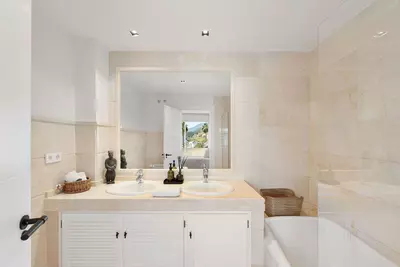 Middle Floor Apartment in Nueva Andalucía