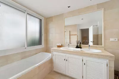 Middle Floor Apartment in Nueva Andalucía