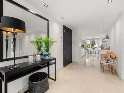 Middle Floor Apartment in Nueva Andalucía