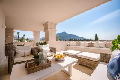 Middle Floor Apartment in Nueva Andalucía