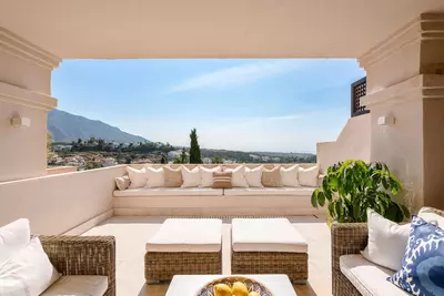 Middle Floor Apartment in Nueva Andalucía
