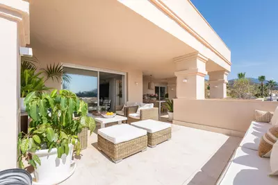 Middle Floor Apartment in Nueva Andalucía