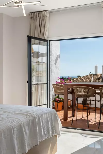 Middle Floor Apartment in Nueva Andalucía