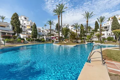 Middle Floor Apartment in Nueva Andalucía