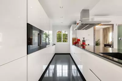 Middle Floor Apartment in Nueva Andalucía