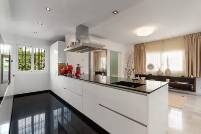 Middle Floor Apartment in Nueva Andalucía