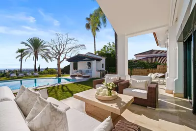 Detached Villa in Nueva Andalucía