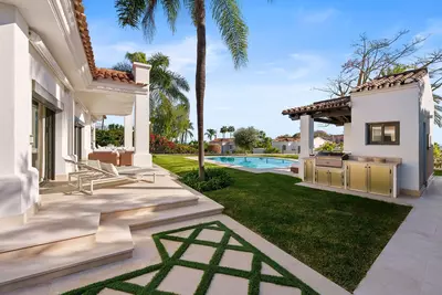Detached Villa in Nueva Andalucía