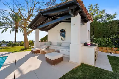 Detached Villa in Nueva Andalucía