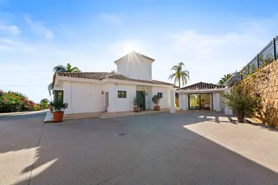 Detached Villa in Nueva Andalucía
