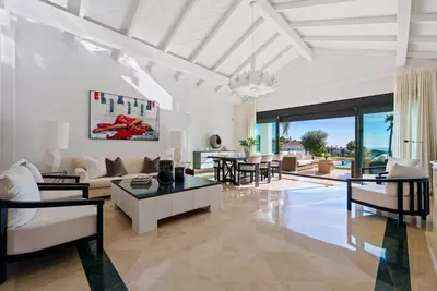 Detached Villa in Nueva Andalucía