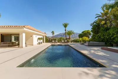 Detached Villa in Nueva Andalucía