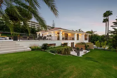 Detached Villa in Nueva Andalucía
