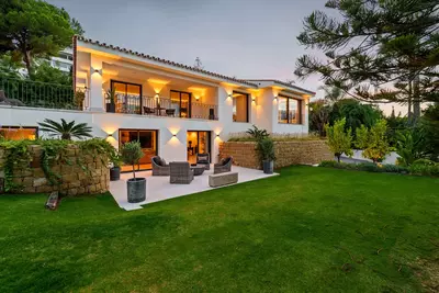 Detached Villa in Nueva Andalucía