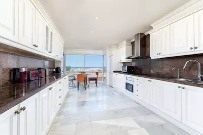 Middle Floor Apartment in Nueva Andalucía