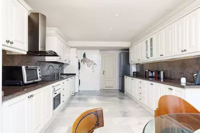 Middle Floor Apartment in Nueva Andalucía