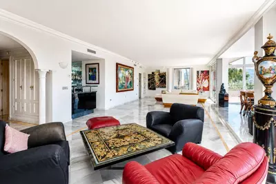 Middle Floor Apartment in Nueva Andalucía