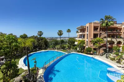 Middle Floor Apartment in Nueva Andalucía