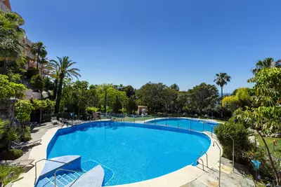 Middle Floor Apartment in Nueva Andalucía