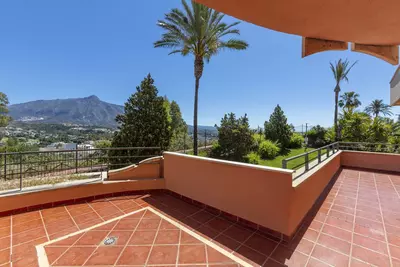 Middle Floor Apartment in Nueva Andalucía