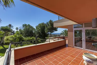 Middle Floor Apartment in Nueva Andalucía
