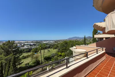 Middle Floor Apartment in Nueva Andalucía