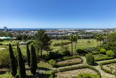 Middle Floor Apartment in Nueva Andalucía